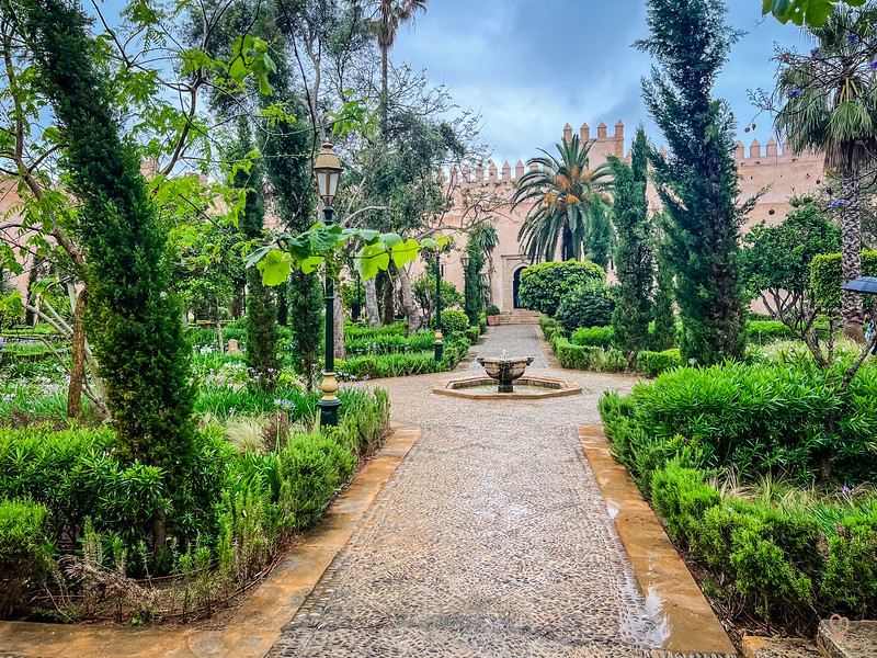 En idyllisk spadseretur gennem de andalusiske haver i Oudayas i Rabat